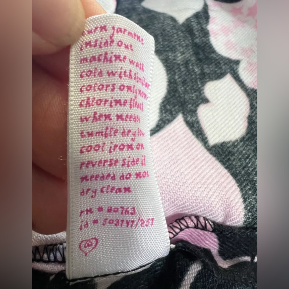 BNWOT Victoria’s Secret Kiss Lips Pajama Shirt. Size Large - Picture 5 of 9